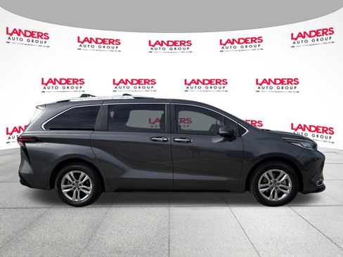 Used 2025 Toyota Sienna Limited image 2