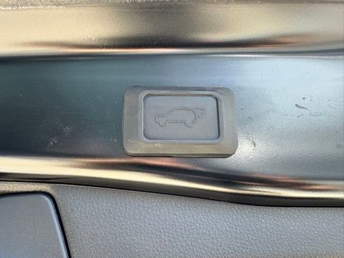 Used 2019 Toyota RAV4 Limited AWD/4WD image 21