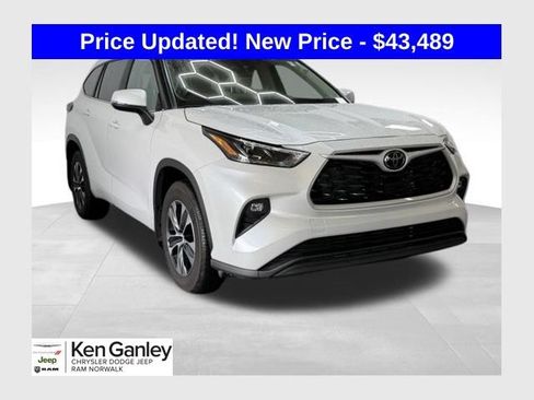 Used 2025 Toyota Highlander XLE AWD/4WD image 1