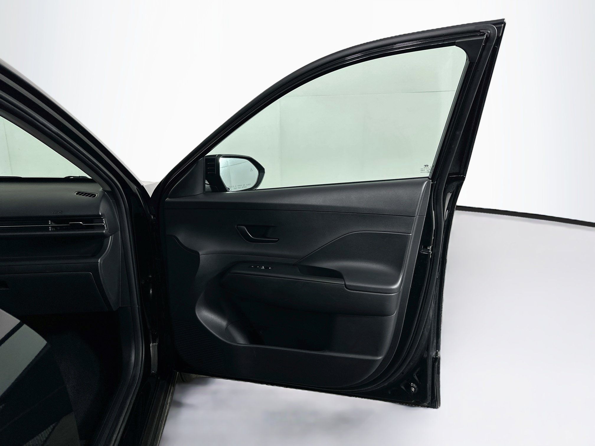 Used 2025 Hyundai Kona SEL FWD image 30