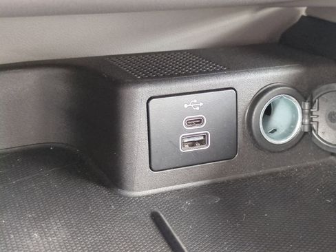 Used 2024 Ford Escape SE image 30