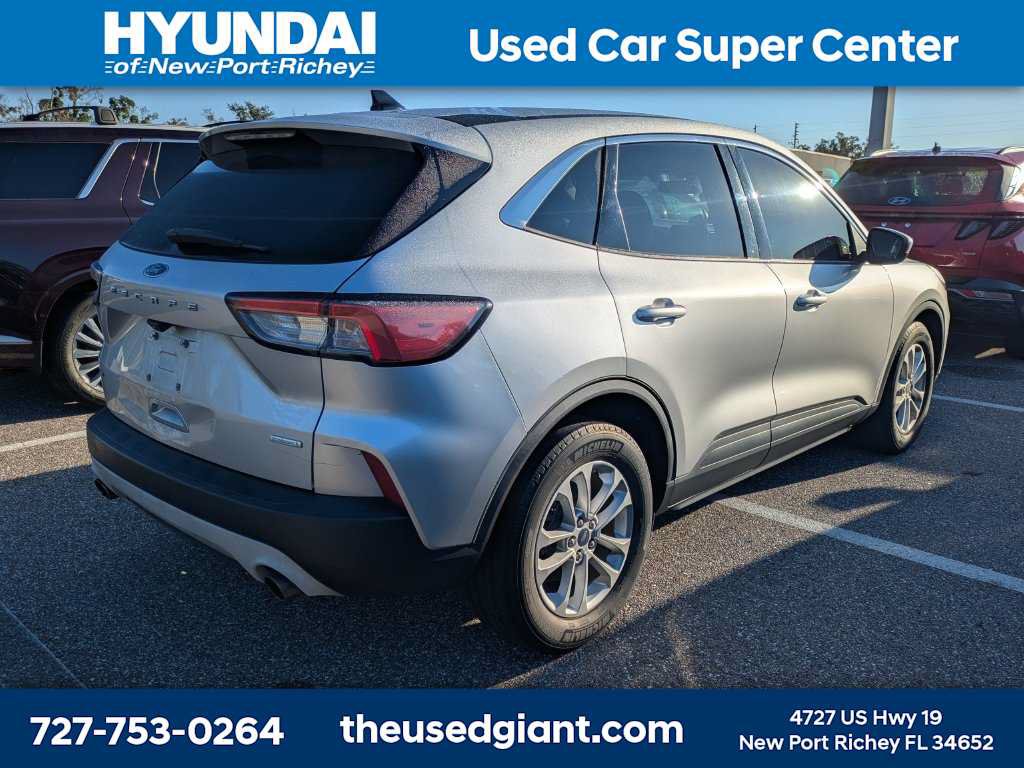 Used 2020 Ford Escape SE FWD image 2