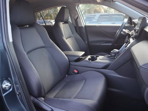 Used 2022 Toyota Venza LE image 26