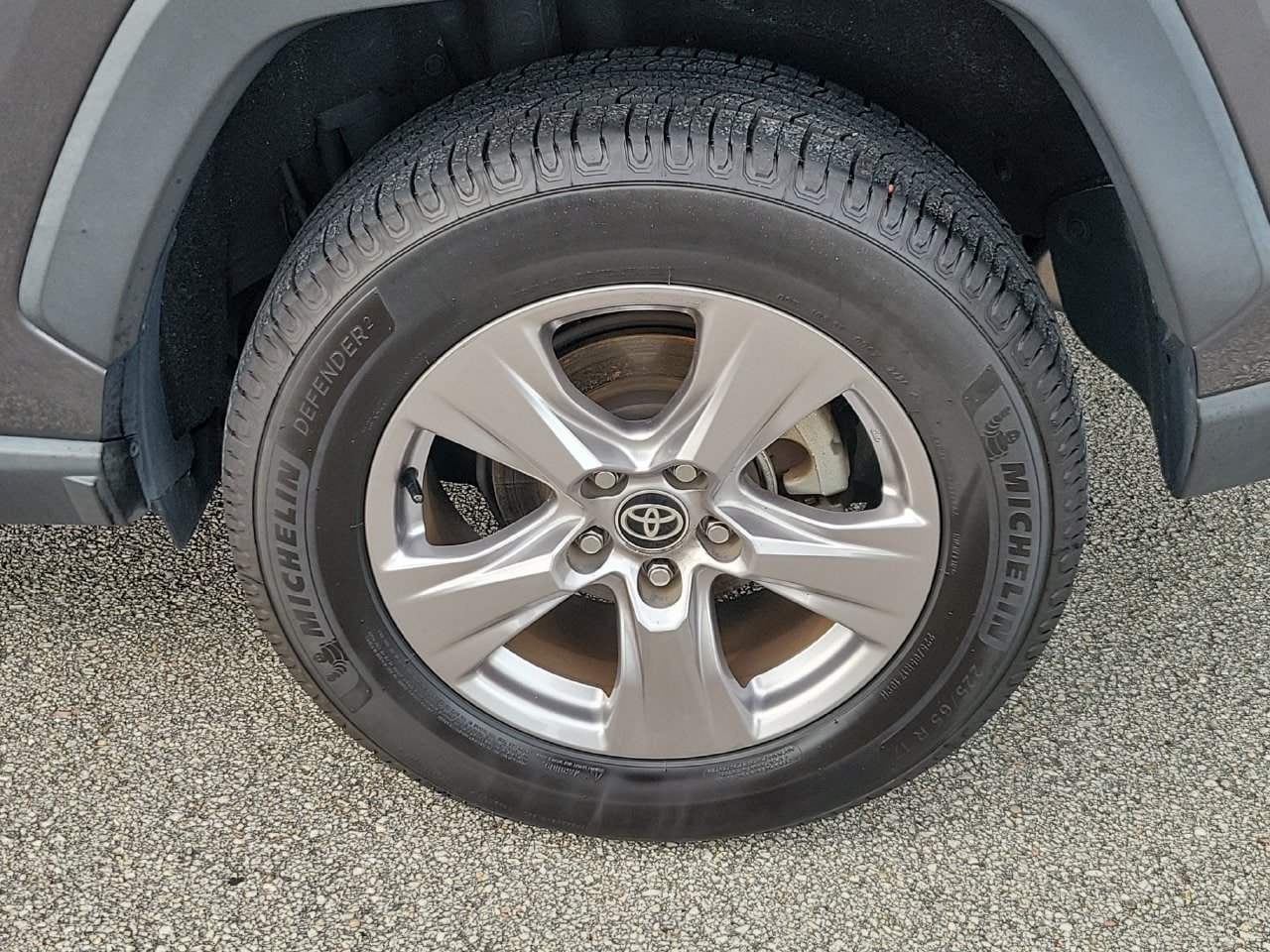 Used 2022 Toyota RAV4 XLE w/ Convenience Package FWD image 5