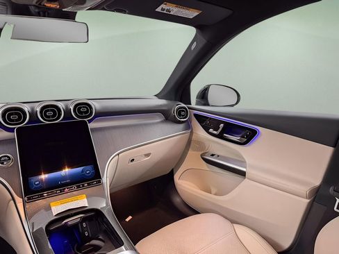 Used 2025 Mercedes-Benz GLC 300 image 16