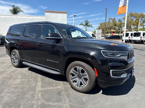 Used 2024 Jeep Wagoneer L Series II RWD image 9