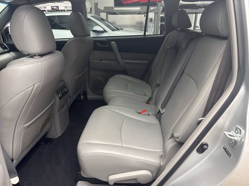 Used 2013 Toyota Highlander SE AWD/4WD image 19
