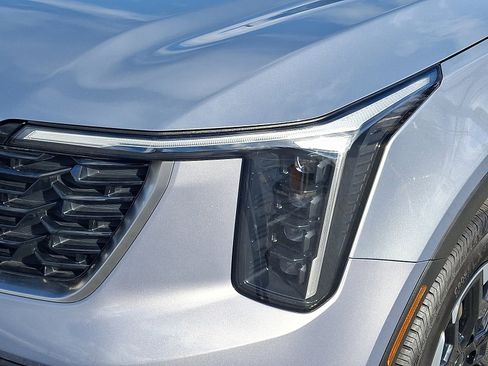 Used 2024 Kia Sorento S image 8