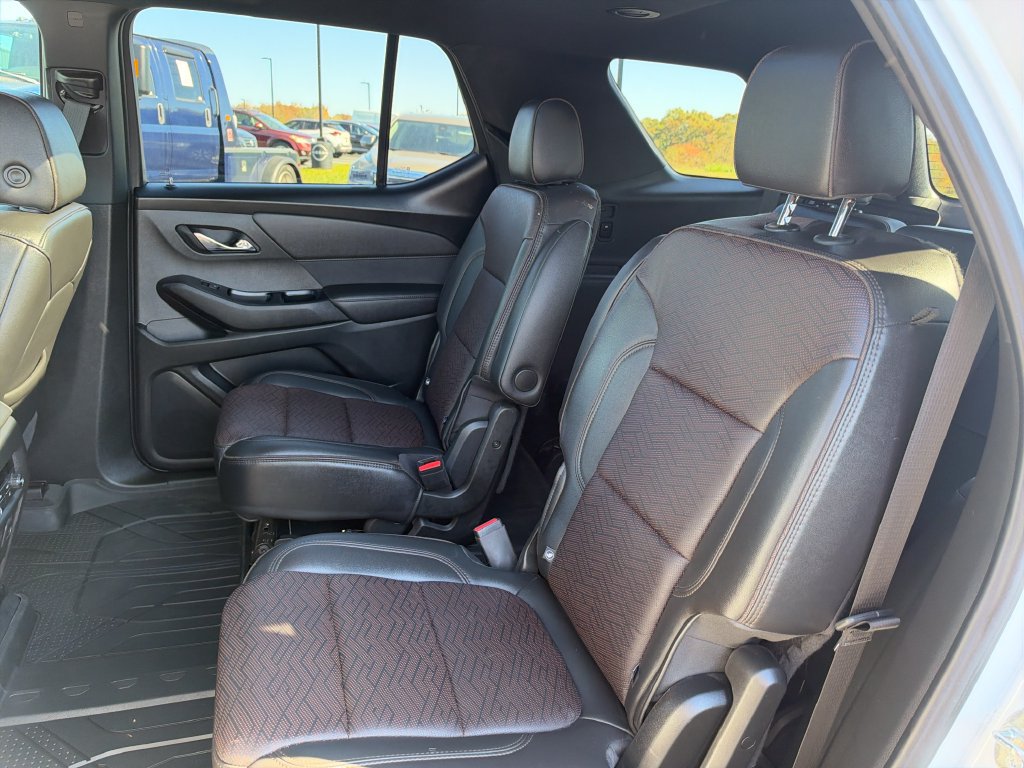 Used 2023 Chevrolet Traverse High Country AWD/4WD image 14