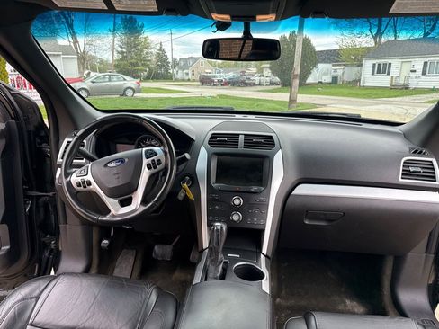 Used 2013 Ford Explorer XLT AWD/4WD image 9
