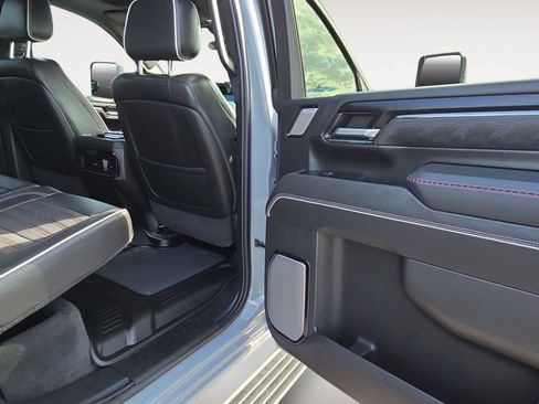 Used 2024 GMC Sierra 2500 AT4X AWD/4WD image 11