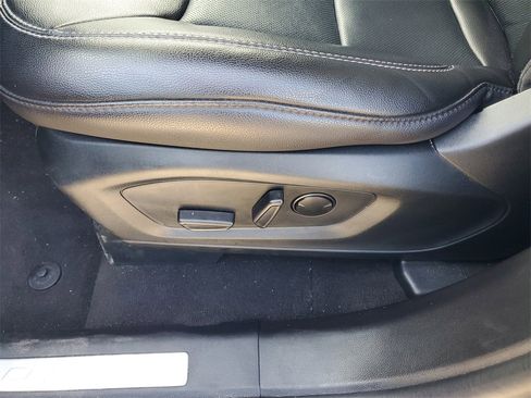 Used 2023 Ford Explorer Limited image 16