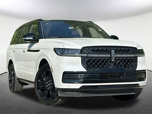 Used 2025 Lincoln Navigator Black Label AWD/4WD image 2