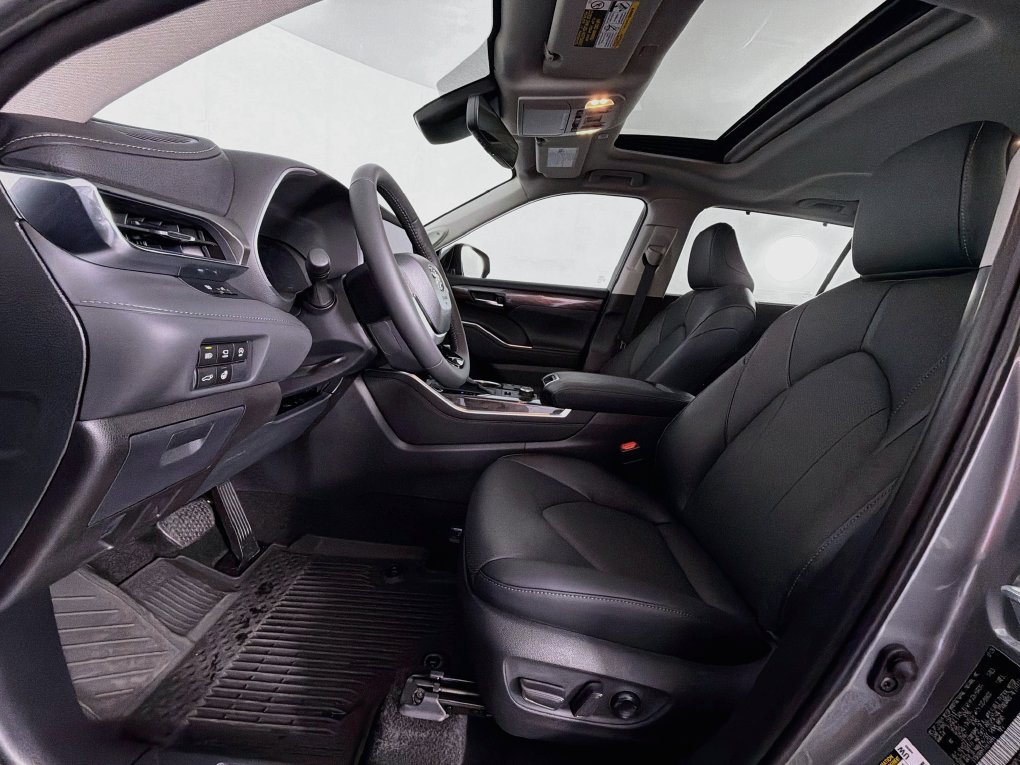 Used 2026 Toyota Highlander Limited AWD/4WD image 11
