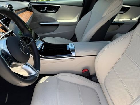 Used 2025 Mercedes-Benz C 300 Sedan image 9