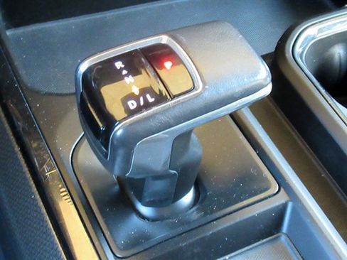 Used 2022 Chevrolet Silverado 1500 ZR2 w/ Technology Package image 28