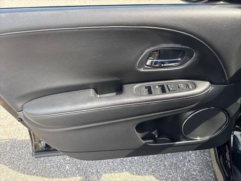 Used 2020 Honda HR-V Touring image 16