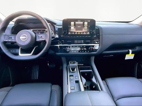 New 2025 Nissan Pathfinder SL image 5