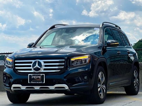 Certified 2025 Mercedes-Benz GLB 250 4MATIC image 4
