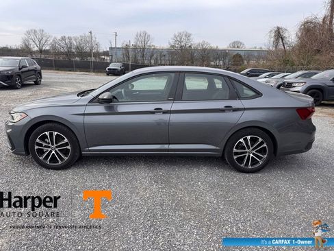 Used 2025 Volkswagen Jetta Sport image 2