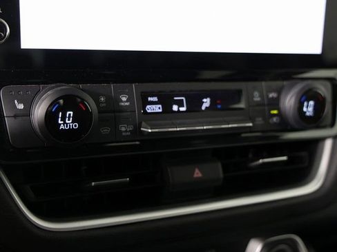 Used 2024 Toyota Grand Highlander FWD image 17