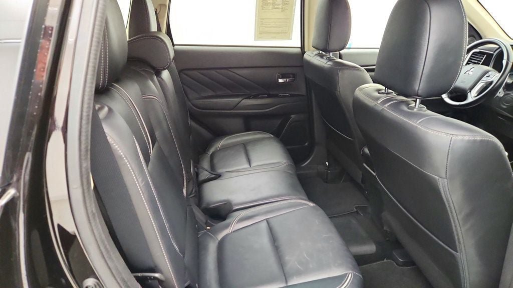 Used 2018 Mitsubishi Outlander SEL AWD/4WD image 22