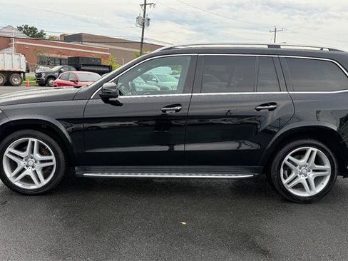 Used 2016 Mercedes-Benz GL 550 4MATIC image 3