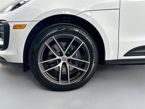 Certified 2026 Porsche Macan AWD/4WD image 11