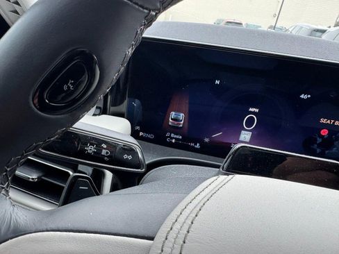 Certified 2025 Lincoln Aviator Reserve w/ Equipment Group 201A image 20