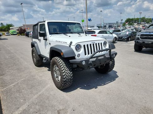 Used 2016 Jeep Wrangler Rubicon w/ Power Convenience Group AWD/4WD image 7