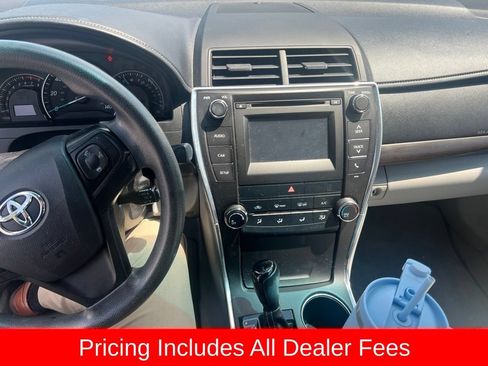 Used 2015 Toyota Camry LE FWD image 10
