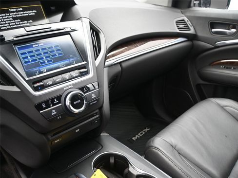 Used 2017 Acura MDX w/Technology/Entertainment Pkg image 4