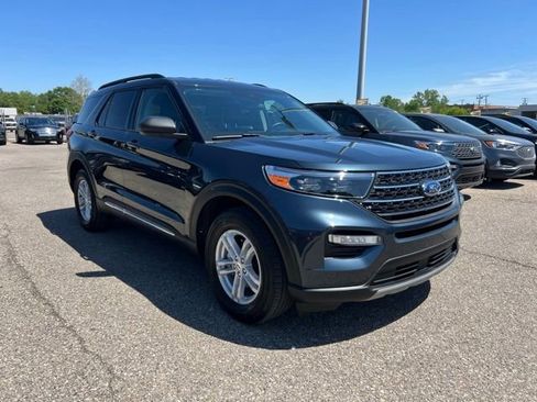 Certified 2024 Ford Explorer XLT w/ Equipment Group 202A AWD/4WD image 3