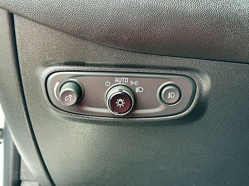 Used 2023 Chevrolet Equinox Premier FWD image 10