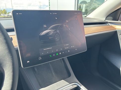 Used 2024 Tesla Model Y Long Range AWD/4WD image 7