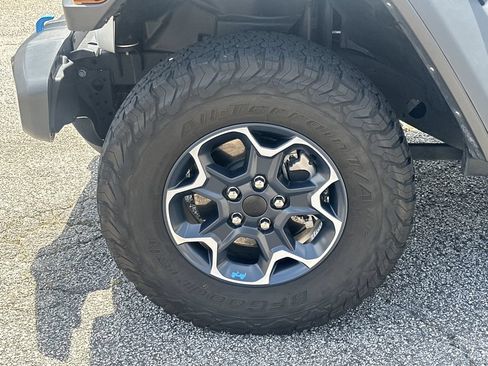 Used 2023 Jeep Wrangler Unlimited Rubicon 4xe AWD/4WD image 11