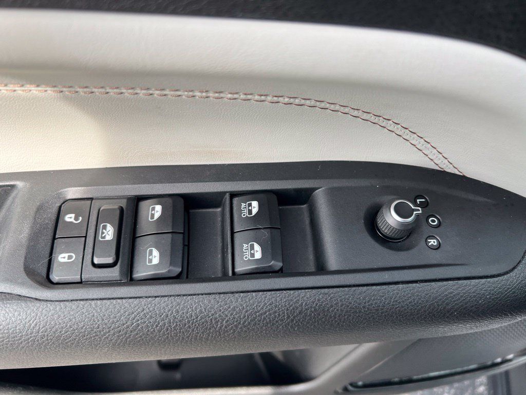 Used 2023 Jeep Compass Limited AWD/4WD image 7