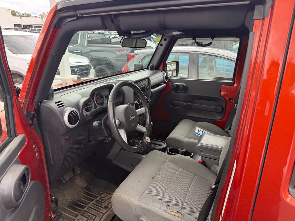Used 2009 Jeep Wrangler Unlimited Sahara w/ Dual Top Group AWD/4WD image 7