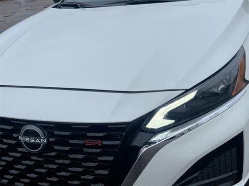 Used 2025 Nissan Altima 2.5 SV image 11