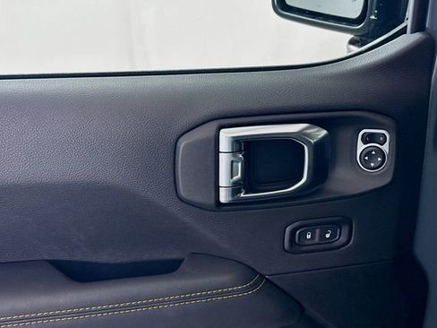 New 2025 Jeep Gladiator Sport image 17