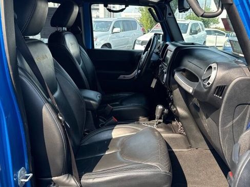 Used 2015 Jeep Wrangler Unlimited Sahara w/ Dual Top Group AWD/4WD image 17