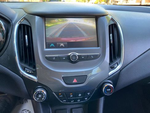 Used 2018 Chevrolet Cruze LT FWD image 56