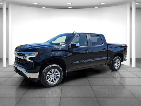 Used 2023 Chevrolet Silverado 1500 LT AWD/4WD image 3