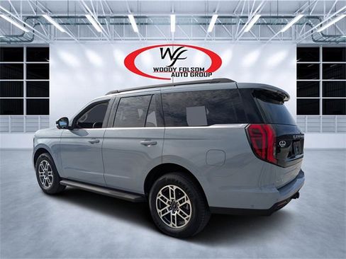 Used 2025 Ford Expedition Active image 5