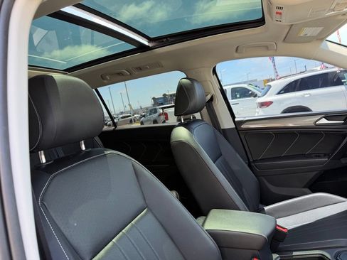 Used 2023 Volkswagen Tiguan SE w/ Panoramic Sunroof Package FWD image 21