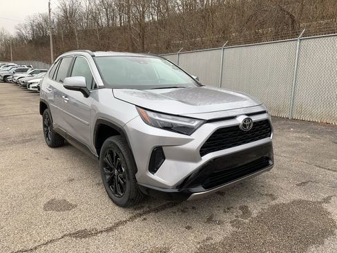 New 2025 Toyota RAV4 SE image 1