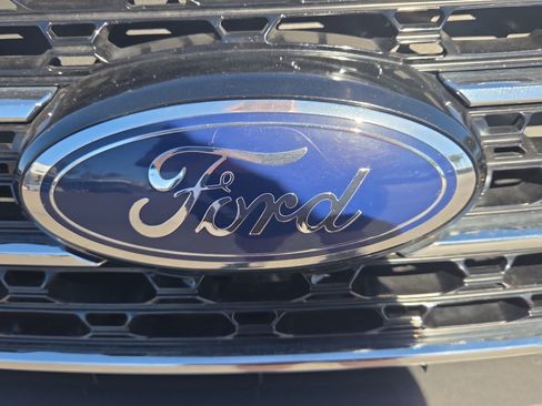 Used 2020 Ford Explorer XLT w/ Equipment Group 202A AWD/4WD image 25
