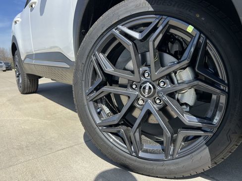 New 2026 Nissan Kicks SR image 7