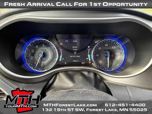 Used 2023 Chrysler Pacifica Touring-L AWD/4WD image 14