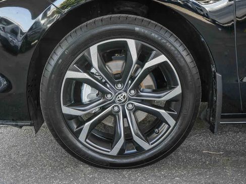 Used 2025 Toyota Sienna Platinum image 11